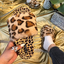 Load image into Gallery viewer, Summer Black White Leopard Print Fur Slippers For Women's Outer Wear Flat Bottom Slippers Women's Plush Faux Fur Fuzzy Slide On Open Toe Slipper With Memory Foam
