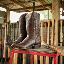 Load image into Gallery viewer, The 6th Street
