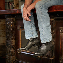 Load image into Gallery viewer, The 6th Street
