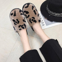Load image into Gallery viewer, Winter Cotton Slippers Women Leopard Shoes Fashion Fur Slides For Home Comfort Warm Womens Slippers Non-slip Fuzzy House Memory Foam Slippers Furry Fur Lined Bedroom Slippers
