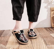 Load image into Gallery viewer, Women Casual Linen Handmade Mules Flat Slippers Retro Vegan Summer Canvas Comfortable Espadrille New Women Shoes Slides Flat Summer Style Handmade Retro Slippers
