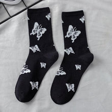 Load image into Gallery viewer, Women Korea Funny Socks Long Socks Black Cool Socks Harajuku GD Hip Hop Cotton Skateboard Socks Men New Trend Daisy Socks Men
