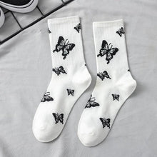 Load image into Gallery viewer, Women Korea Funny Socks Long Socks Black Cool Socks Harajuku GD Hip Hop Cotton Skateboard Socks Men New Trend Daisy Socks Men
