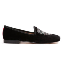 Load image into Gallery viewer, Women's Black Velvet Green Camo Skull Slipper

