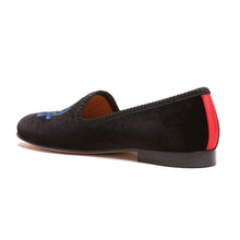 Load image into Gallery viewer, Women's Black Velvet Green Camo Skull Slipper
