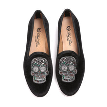 Load image into Gallery viewer, Women's Black Velvet Green Camo Skull Slipper
