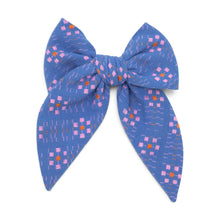 Load image into Gallery viewer, Wonder Floral - Darling Hair Bow
