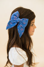 Load image into Gallery viewer, Wonder Floral - Darling Hair Bow
