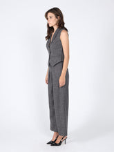 Load image into Gallery viewer, Woven fabric button open vest
