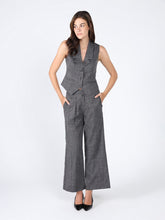 Load image into Gallery viewer, Woven fabric button open vest
