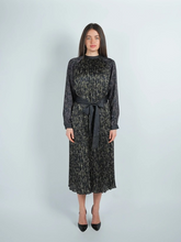 Load image into Gallery viewer, Two Tone Non-Waisted Pleated Dress
