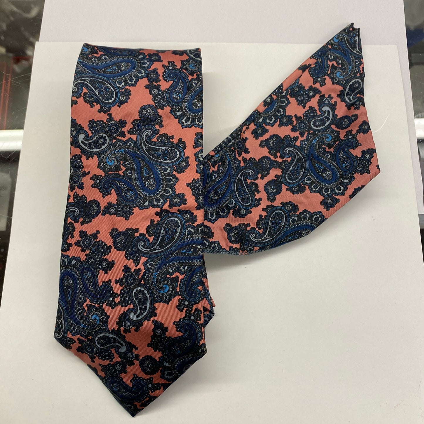 100% silk made in USA 🇺🇸 Tie