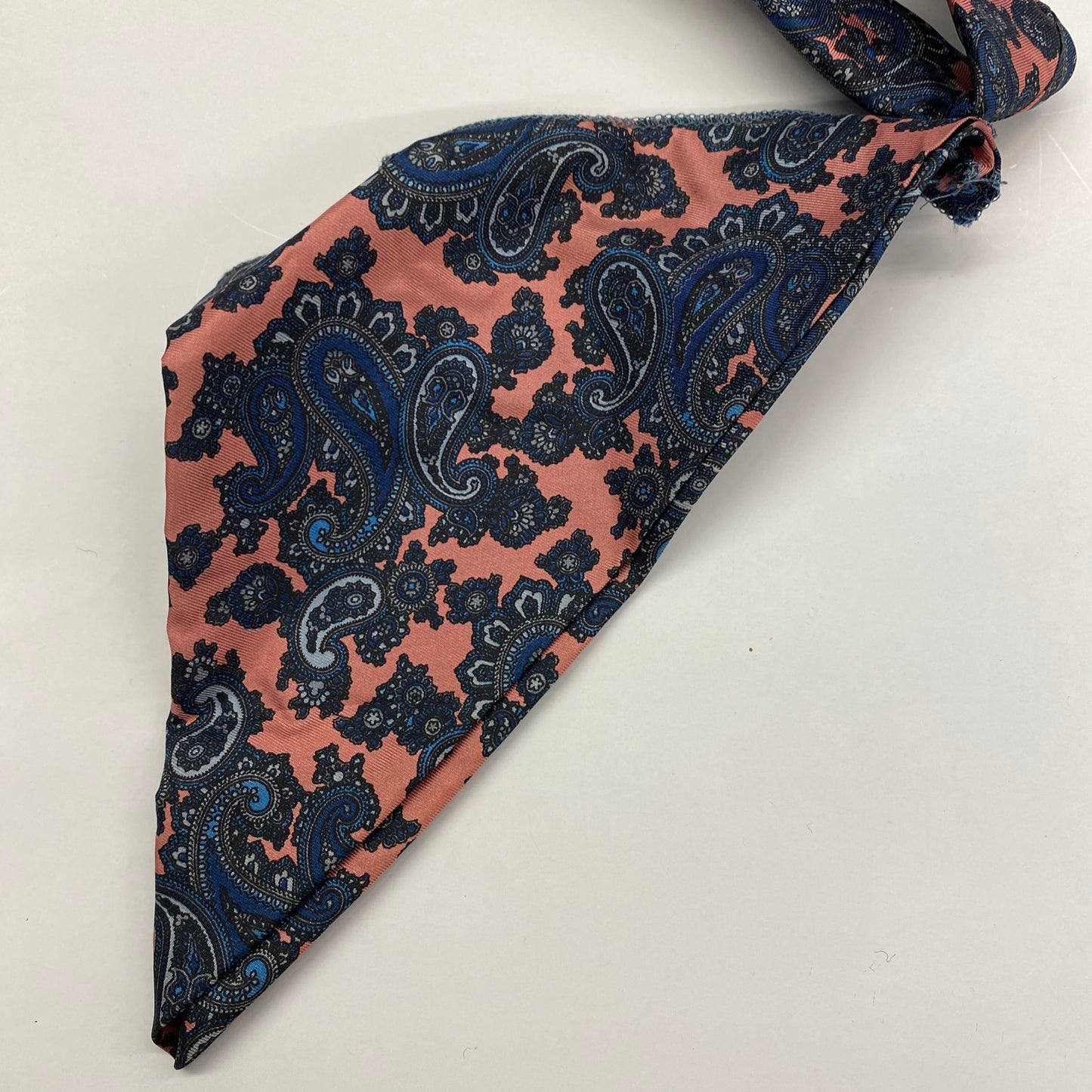 100% silk made in USA 🇺🇸 Tie