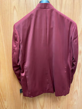 Load image into Gallery viewer, Elegante Gentilumo Burgundy Nehru collar 2-Piece Suit 46S

