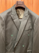 Load image into Gallery viewer, Cielo BP3546 Ultra-slim Stretch Hunter Green Double Breasted Suit
