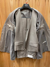 Load image into Gallery viewer, Royal Diamond Tan Pinstripe 3-Piece suit 40R H-205
