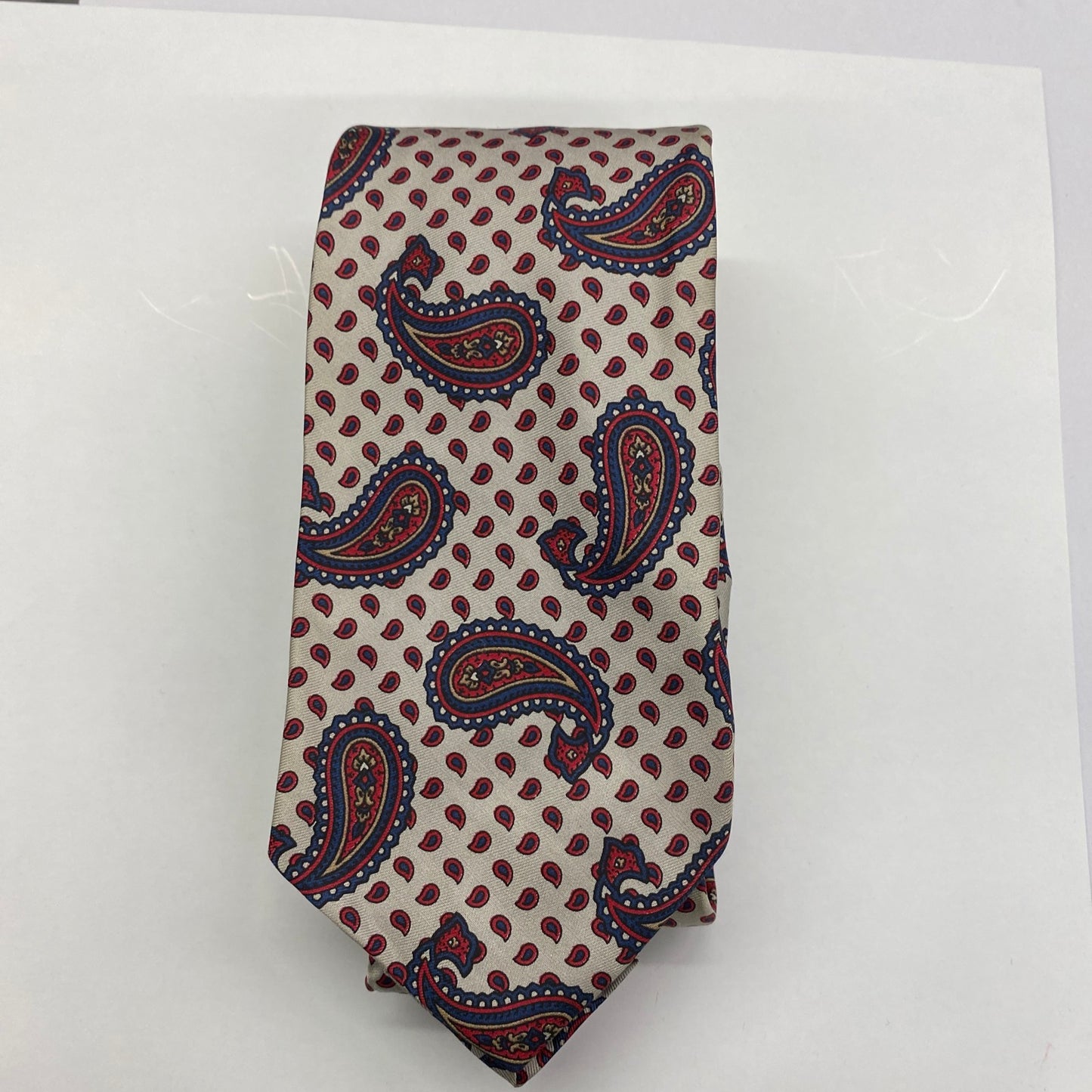 100% silk made in USA 🇺🇸 Tie