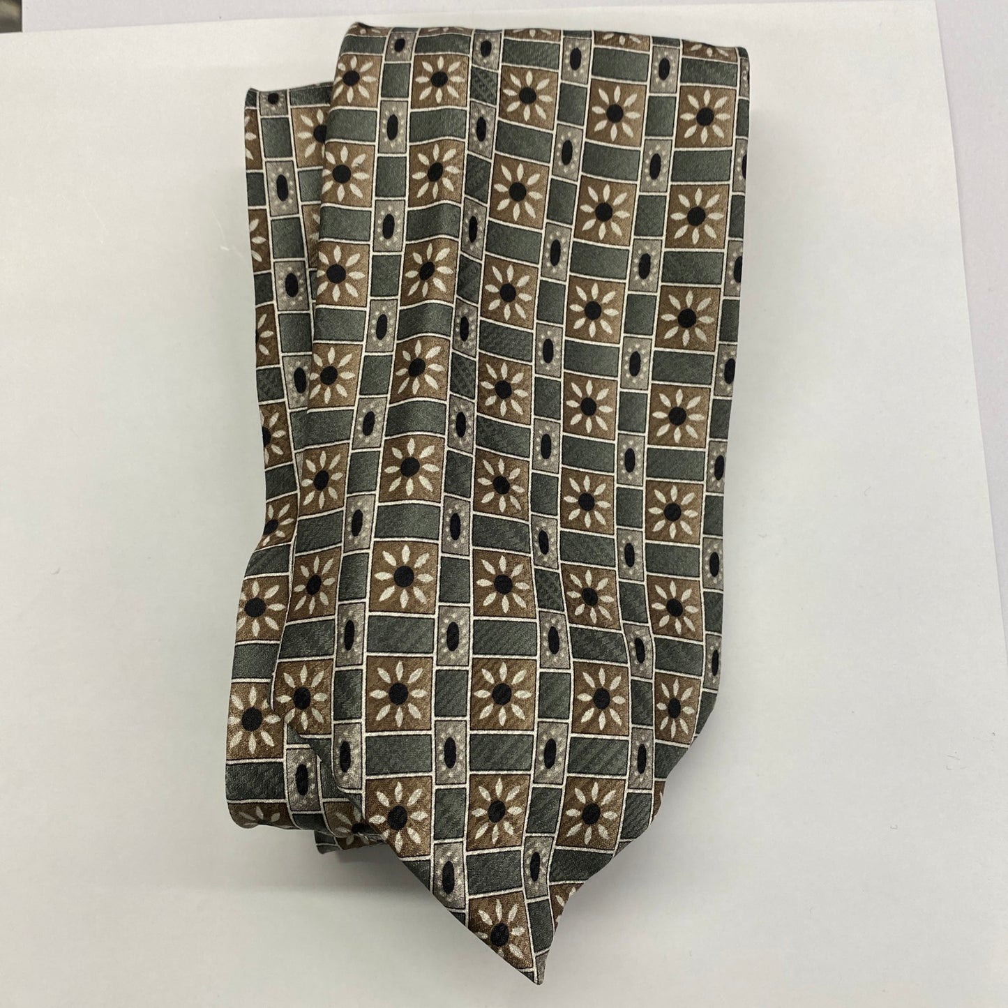 100% silk made in USA 🇺🇸 Tie